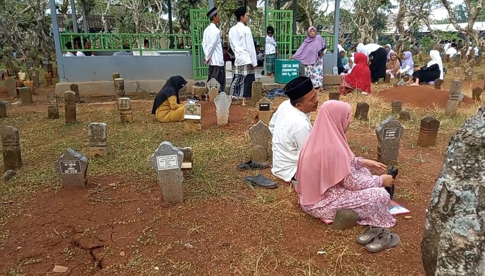 Apakah Perempuan Boleh Mengantar Jenazah ke Makam? Ini Hukumnya dalam Islam