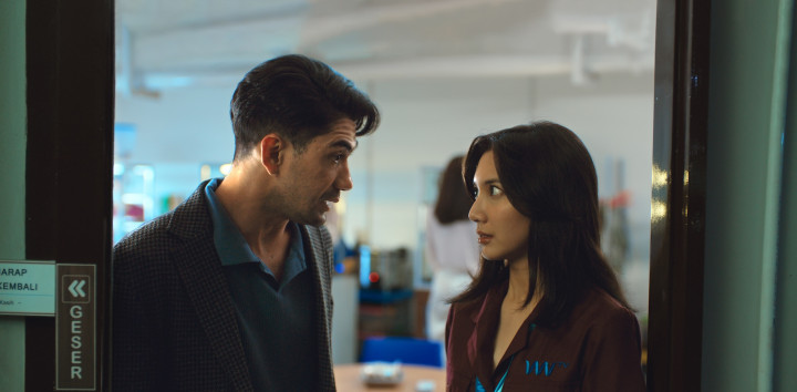 Sinopsis The Most Beautiful Girl in the World, Film Reza Rahadian dan Sheila Dara di Netflix