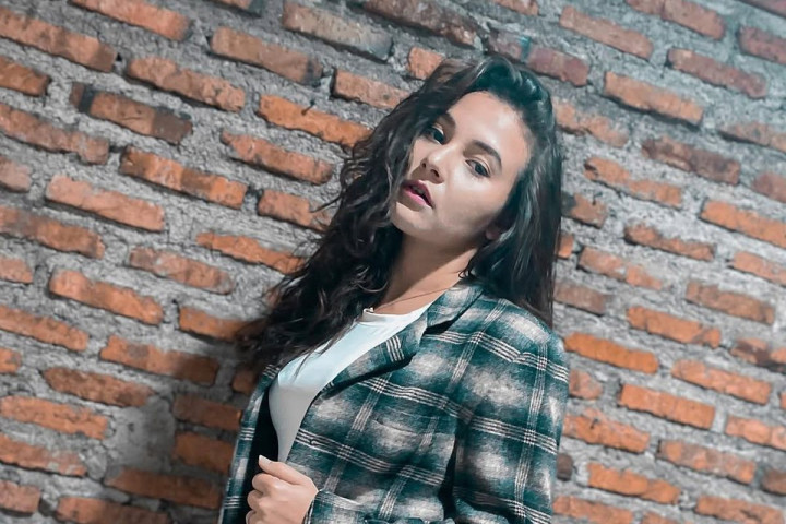 Artis Larasati Nugroho Kecelakaan, Mobilnya Sampai Terbalik