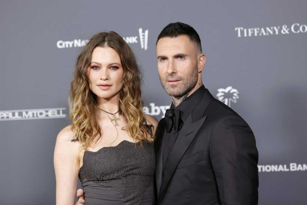 Behati Prinsloo dan Adam Levine (Foto: AFP)