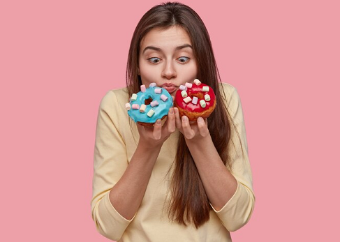 Donat termasuk salah satu camilan yang mengandung banyak gula. (Foto: Ilustrasi. Dok. Freepik.com)