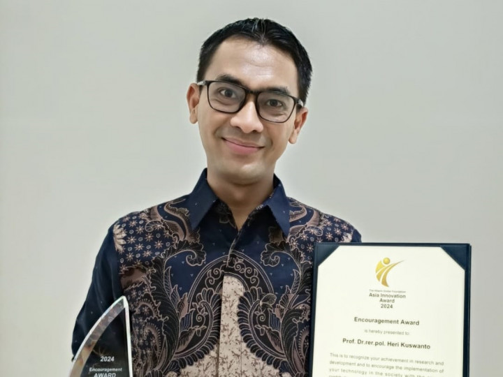 Guru Besar ITS Terima Anugerah Hitachi Global Foundation Asia Innovation Award 2024