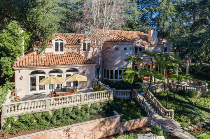 Digosipin sama Jennifer Lopez, Ini Deretan Properti Mewah Kevin Costner