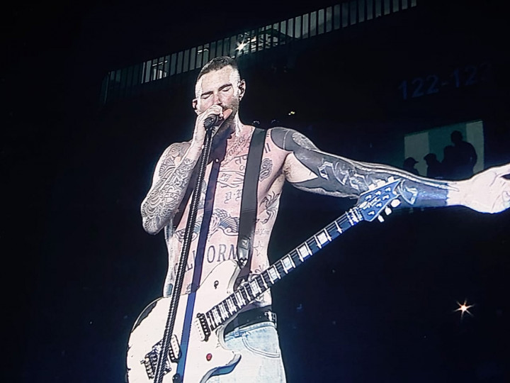 'Sugar' Tutup Konser Maroon 5 di Jakarta