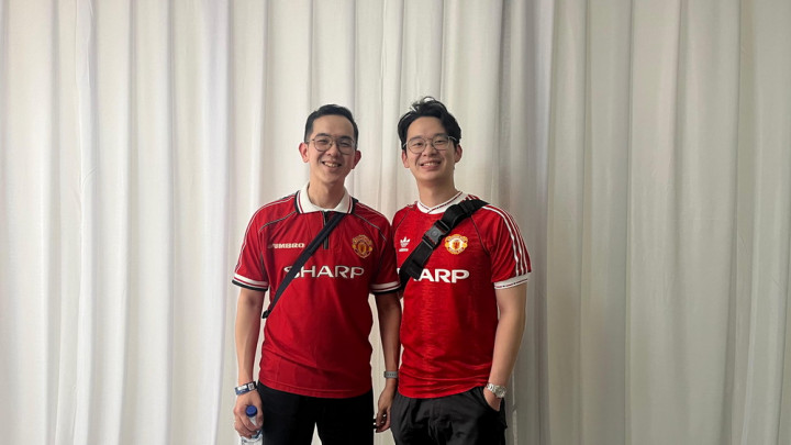 Ragam Busana Penonton Konser Yura Yunita: Berkain hingga Jersey MU