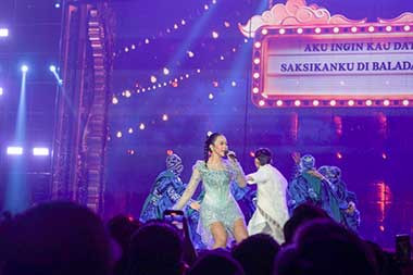 Yura Ajak Penonton Nostalgia di Konser Bingah