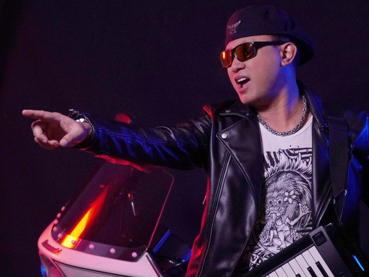 Penghormatan untuk Mara Karma, Hizrah Bacan Nyanyikan Ulang Lagu 'Resesi Dunia'