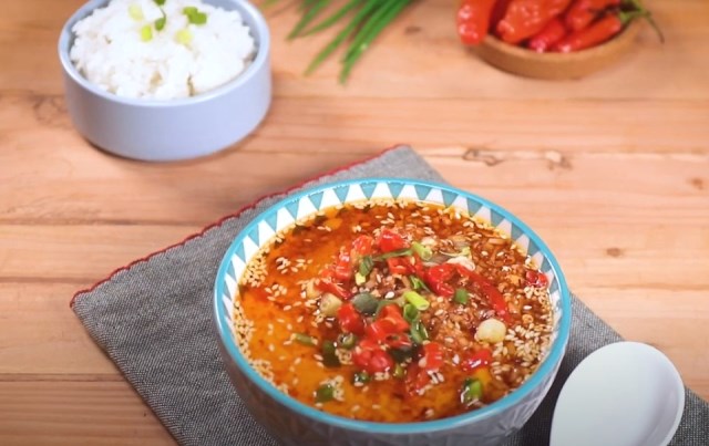 Tim Tahu Telur dengan Irisan Cabai Rawit