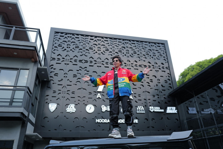 Kolaborasi dengan Rhoma Irama, Atta Halilintar Ajak Ribuan Orang di Video Klip