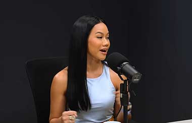 Sang Ibu Mendoakan Yura Yunita agar Cinta Manchester United