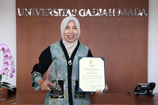 Dosen UGM Rachma Wikandari Raih Penghargaan Hitachi Award Berkat Teliti Mikroprotein dari Jamur Tempe