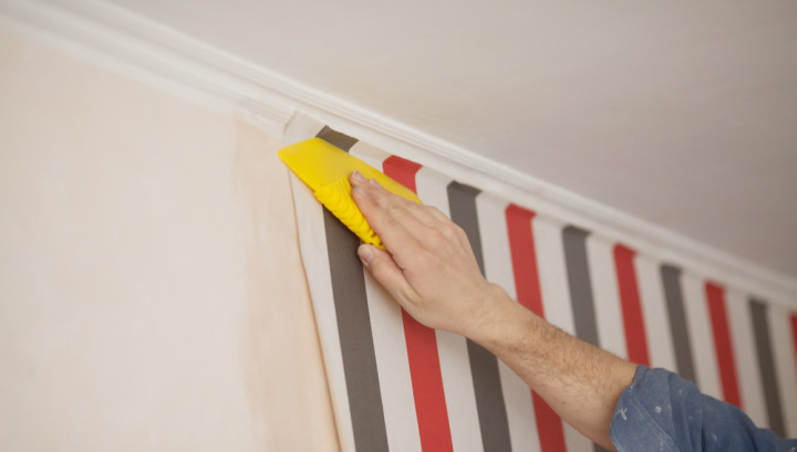 Begini Cara Membersihkan Lem Sisa <i>Wallpaper</i> dari Dinding