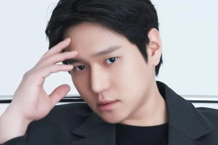 Go Kyung Pyo Pacaran dengan Non-Seleb Selama 3 Tahun? Ini Kata Agensi