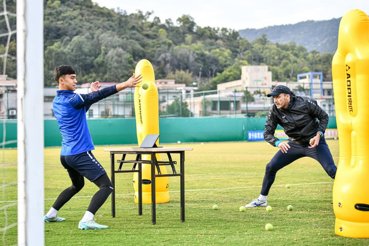 Jelang Piala Asia U-20, Kiper Timnas Uzbekistan Latihan dengan Bola Tenis