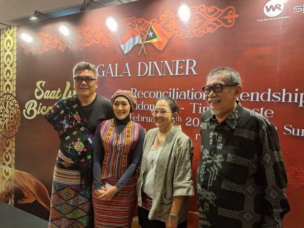 Tim produksi Saat Luka Bicara Cinta (foto: instagram)