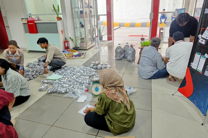 Unik, Konsumen Ini Beli Truk Pakai Koinan