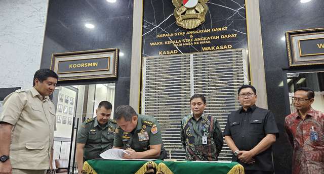 Kementerian PKP bersama Tapera, TNI AD, dan Bank Mandiri melakukan kerjasama pembangunan rumah subsidi. Foto: Kementerian PKP