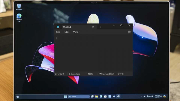 Cara Mengaktifkan Mode Gelap Notepad pada Windows 10 & 11