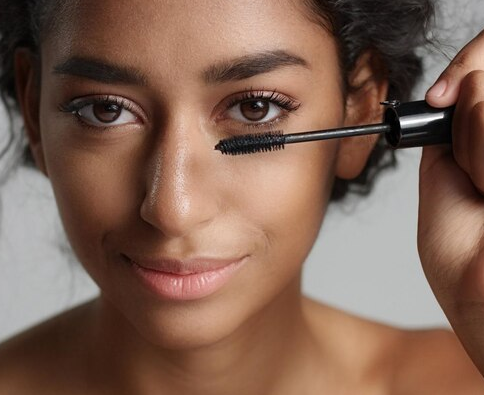 6 Jenis Maskara Sesuai dengan Kebutuhan Si Bulu Mata