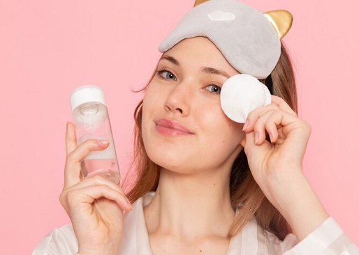 Kulit wajah jauh lebih halus dibandingkan dengan kulit tubuh jadi kamu harus ekstra hati-hati saat menghapus make up. (Foto: Ilustrasi. Dok. Freepik.com)