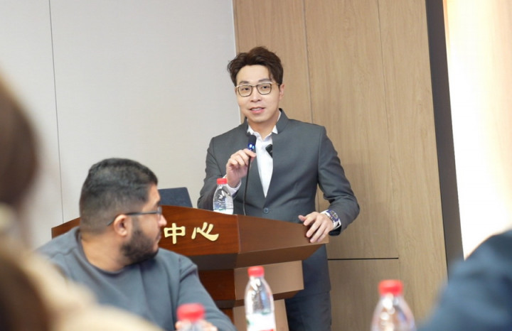 Dokter Richard Lee Belajar Stem Cell ke Profesor di Tiongkok