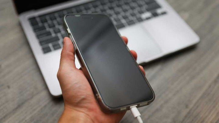 Cara Memperbaiki Layar Hitam pada iPhone