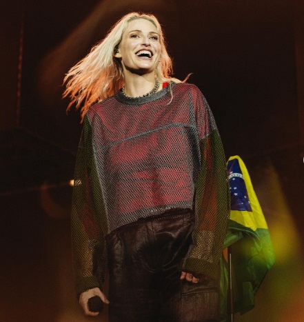 Gaya Keren Emily Armstrong diyakini menjadi salah satu daya tarik sekembalinya Linkin Park . Dok. Instagram