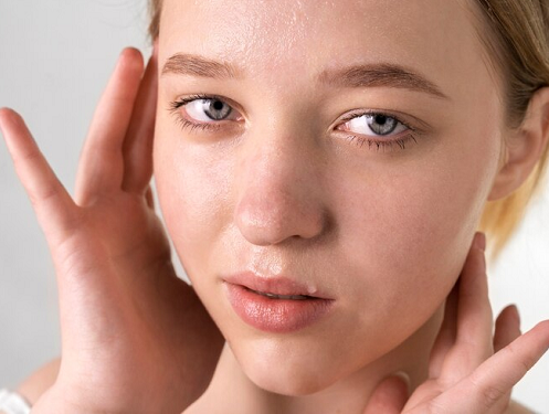 7 Aturan Jika Memiliki Kulit Berminyak Menurut Para Ahli