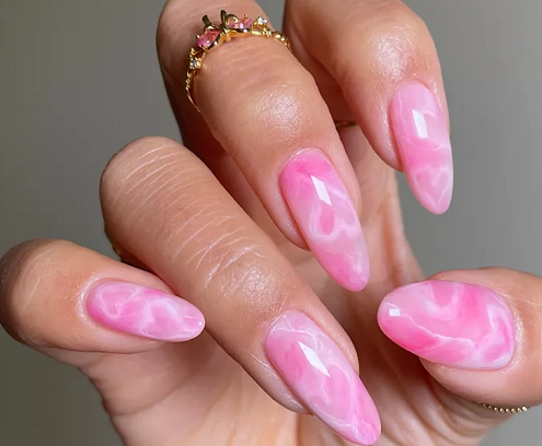  Hidden heart rose quartz nails. (Foto: Dok. Instagram/@sansungnails)