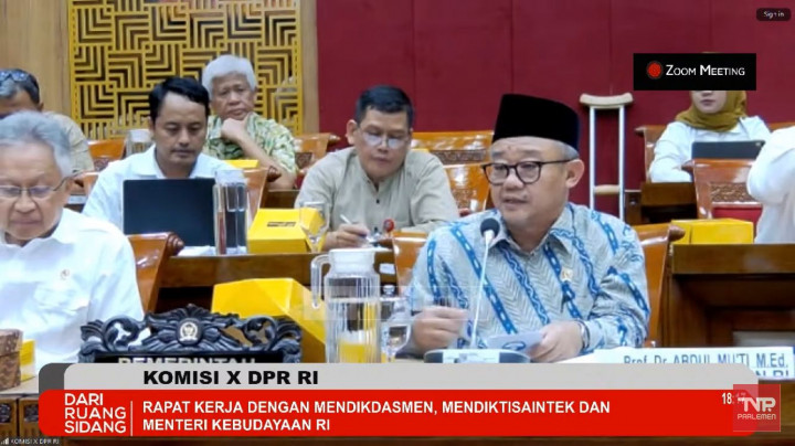 Pemangkasan Anggaran Lagi Memanas, Mendikdasmen Sikapi Pakai Pantun Buah Nanas