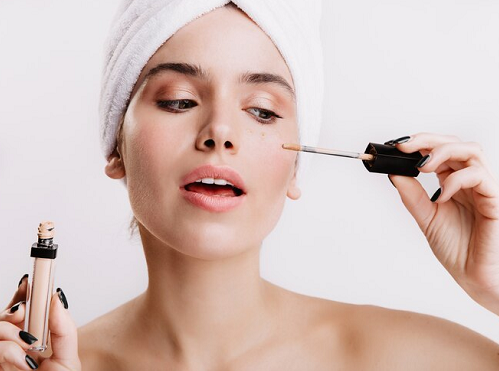 Trik Menggunakan Concealer untuk Menutupi 3 Masalah di Kulit