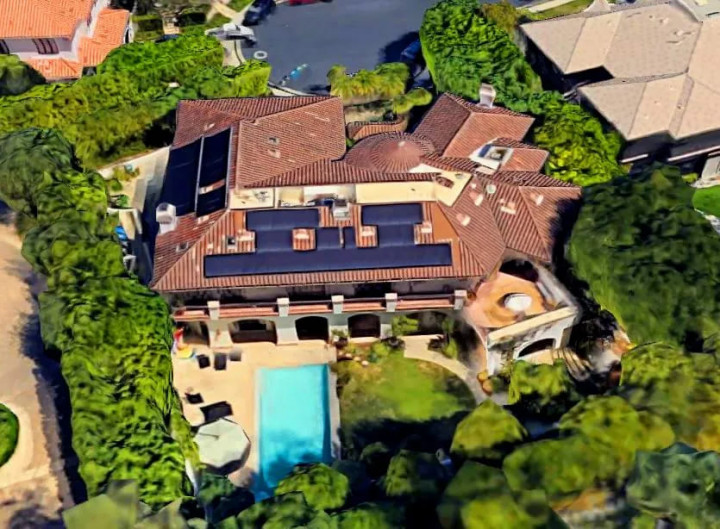 Yuk Intip Rumah Mike Shinoda