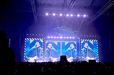 Konser di Tangerang, The Script Tak Ketinggalan Ucapkan Valentine!
