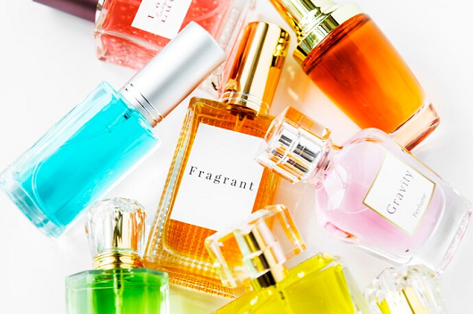Parfum memiliki pengaruh yang kuat terhadap cara orang melihat dan mengingat kita. (Foto: Ilustrasi. Dok. Freepik.com)