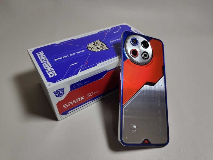Review Tecno Spark 30 Pro Transformers, Desain Gak Gimmick