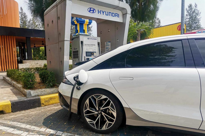 Asik, Semua Mobil Listrik Boleh Ngecas di Charging Station Hyundai