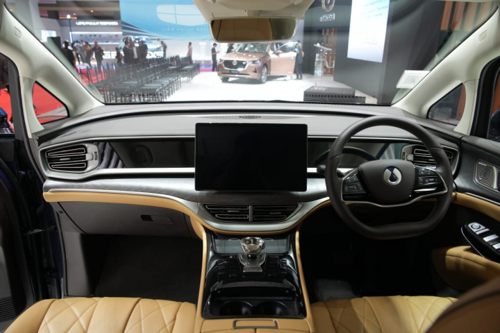 Denza D9 Balut Interior Ala <i>First Class</i>