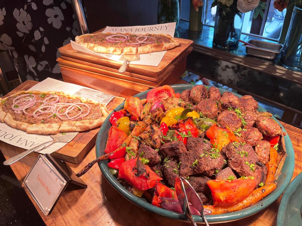 Turkish Pide, salah satu menu andalan selama Ramadan di Ayana Mid Plaza. Dok. A. Firdaus/Medcom
