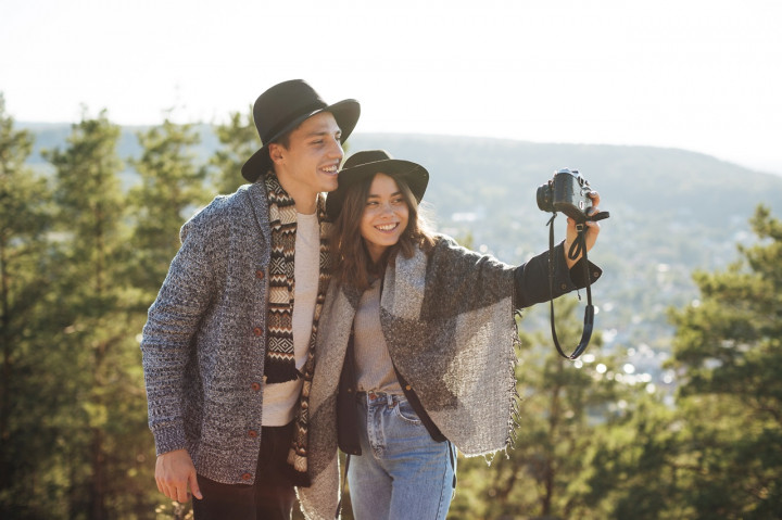 Pengaruh Media Sosial Terhadap Tren Liburan Gen Z Indonesia