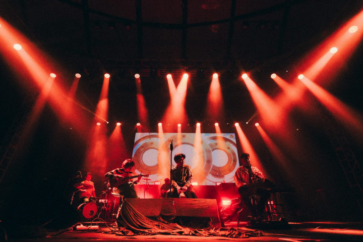 Juicy Luicy dan Adrian Khalif Lanjutkan Perjalanan Konser untuk Korban Sakit Hati