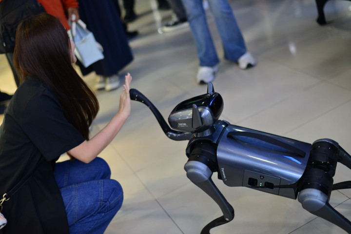 Tecno Resmi Buka Experience Store di Surabaya