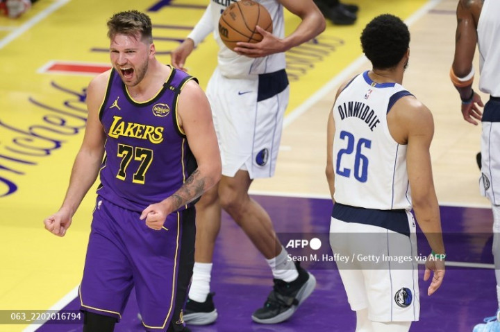 NBA: Doncic Cetak Triple Double untuk Bantu Lakers Kalahkan Mavericks