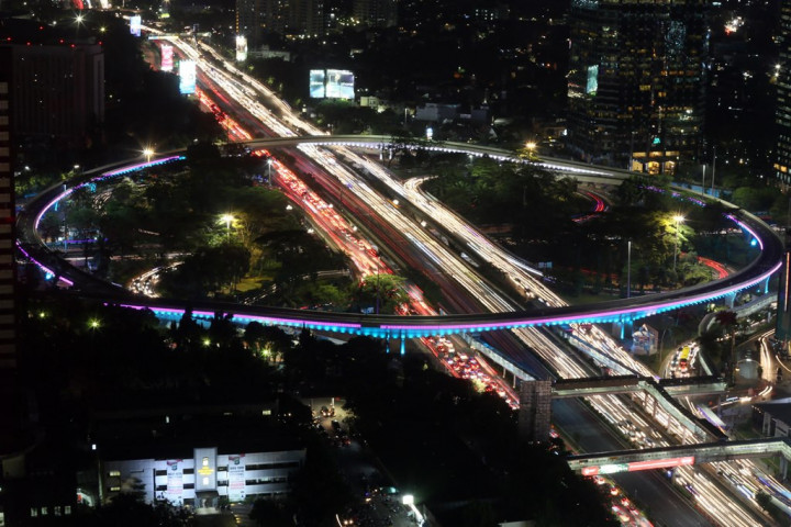 Bahu Jalan Tol Dalam Kota 'Halal' Dilintasi Pengemudi Mobil