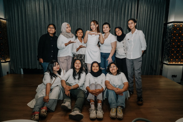 Sisca Saras Dapat Kejutan Ultah dari Penggemar, Iklan di Stasiun hingga Bagi Ketoprak