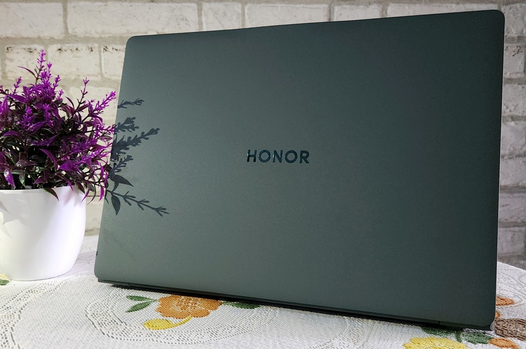 Honor Magicbook Art 14 menawarkan performa baik dan pengalaman penggunaan nyaman, dengan desain kamera web inovatif.