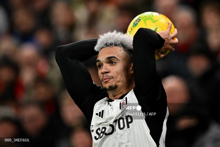 Bek Kiri Fulham Dianggap Layak Gantikan Robertson di Liverpool