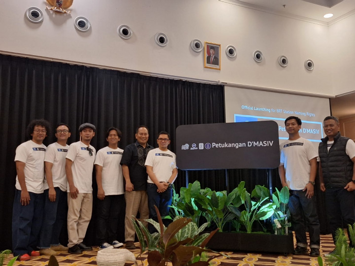 D'Masiv Terharu Namanya Terpampang di Halte Transjakarta