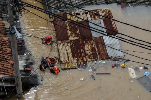 Banjir Rendam Permukiman Warga Pasar Minggu