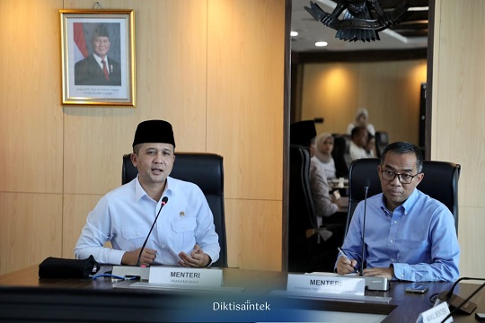 Menteri Transmigrasi Iftitah Sulaiman dan Mendiktisaintek Brian Yuliarto. DOK Kemdiktisaintek