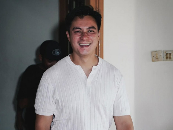 Rumah Terendam Banjir, Baim Wong Tetap Asyik Makan Nasi Goreng Saat Sahur